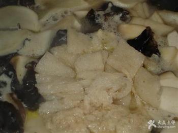 竹荪煲海鲜汤怎么做，竹荪煲海鲜汤怎么做好吃，竹荪煲海鲜汤做法